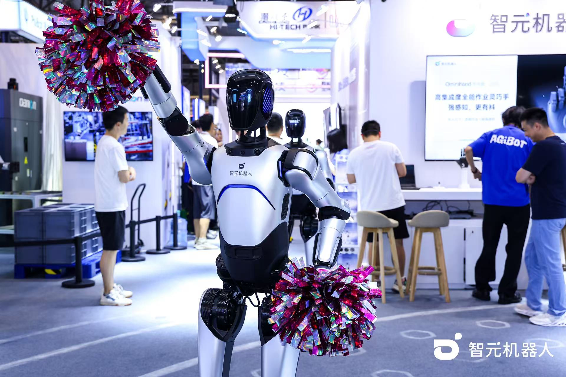 jiuyou.com机器人 WAIC 首日展台火爆，机器...